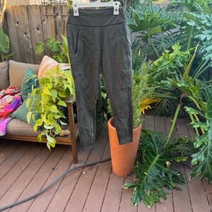 Athleta Headlands Hybrid Cargo Tights